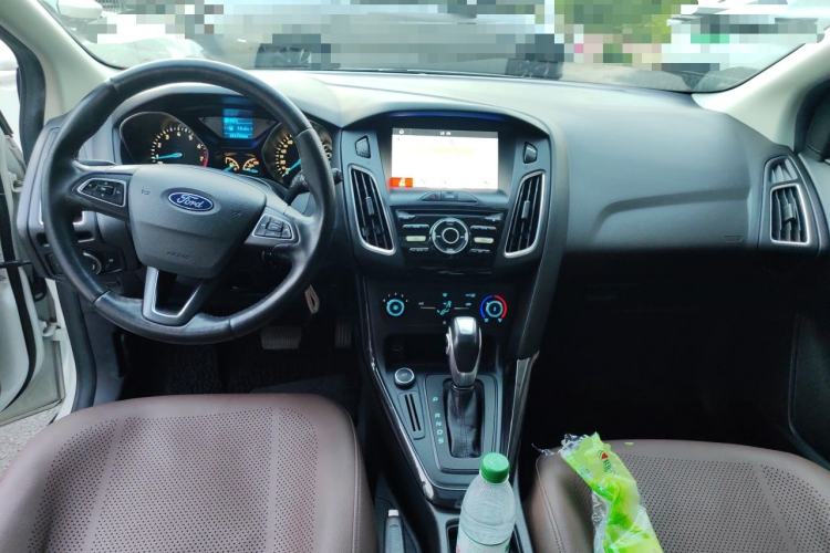 Used Ford Focus 2018 Hatchback Classic 1.6L Automatic Trendy SmartDrive Edition Center Console