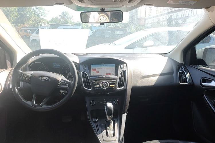 Used Ford Focus 2018 Hatchback Classic 1.6L Automatic Trendy SmartDrive Edition Center Console
