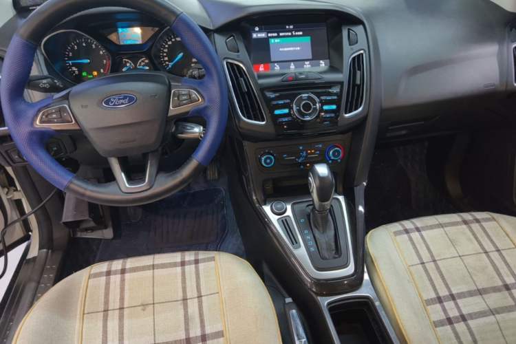Used Ford Focus 2018 Hatchback Classic 1.6L Automatic Trendy SmartDrive Edition Center Console