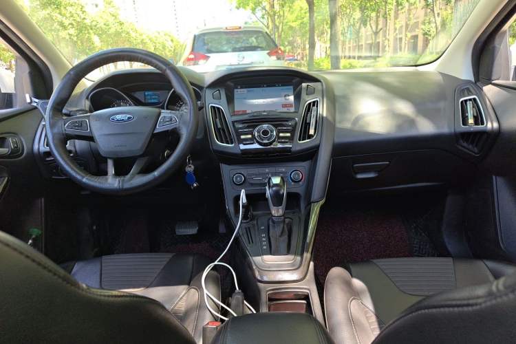Used Ford Focus 2018 Hatchback Classic 1.6L Automatic Trendy SmartDrive Edition Center Console