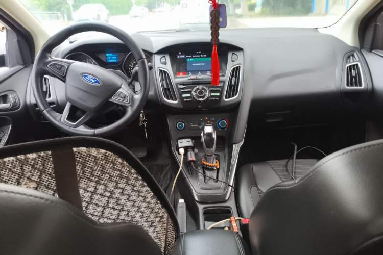 Used Ford Focus 2018 Hatchback Classic 1.6L Automatic Trendy SmartDrive Edition Center Console