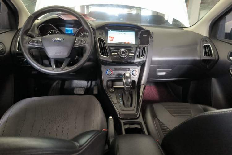 Used Ford Focus 2018 Two-Door Classic EcoBoost 125 Automatic Supercharged Style SmartDrive Edition Center Console
