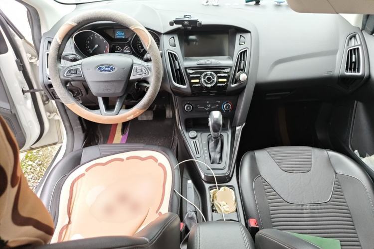 Used Ford Focus 2018 Sedan Classic 1.6L Automatic Trendy SmartDrive Edition Center Console