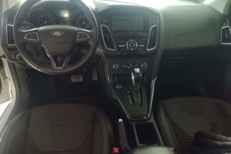 Used Ford Focus 2018 Sedan Classic 1.6L Automatic Trendy SmartDrive Edition Center Console
