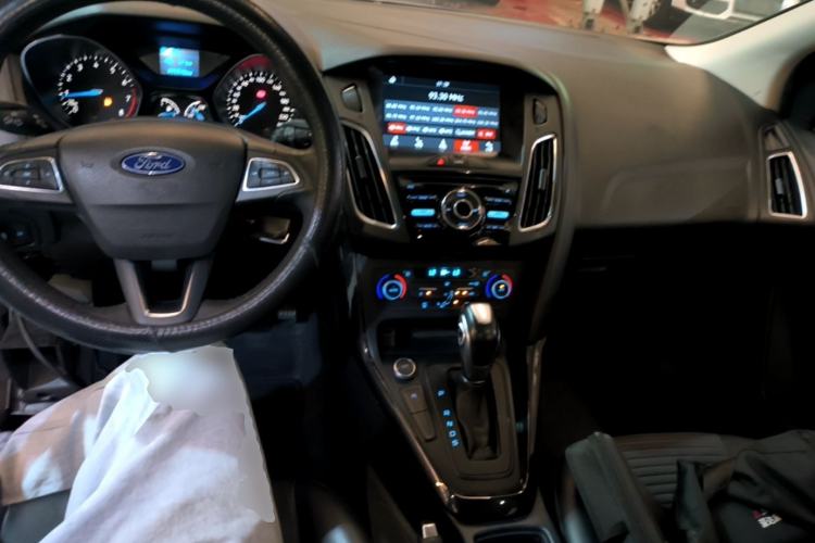 Used Ford Focus 2018 Two-Door Classic EcoBoost 125 Automatic Supercharged Style SmartDrive Edition Center Console