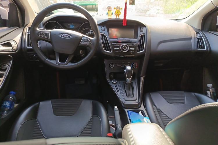 Used Ford Focus 2018 Hatchback Classic 1.6L Automatic Trendy SmartDrive Edition Center Console