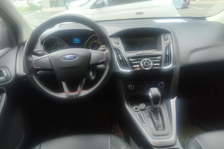 Used Ford Focus 2018 Hatchback Classic 1.6L Automatic Comfort Plus SmartDrive Edition Center Console