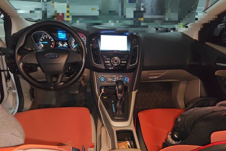 Used Ford Focus 2018 Sedan Classic 1.6L Automatic Comfort Plus Smart Drive Version Center Console