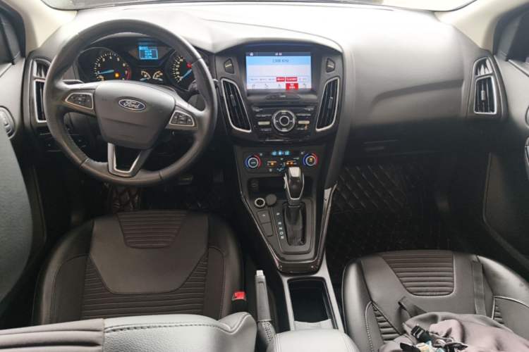 Used Ford Focus 2018 Two-Door Classic EcoBoost 125 Automatic Supercharged Style SmartDrive Edition Center Console