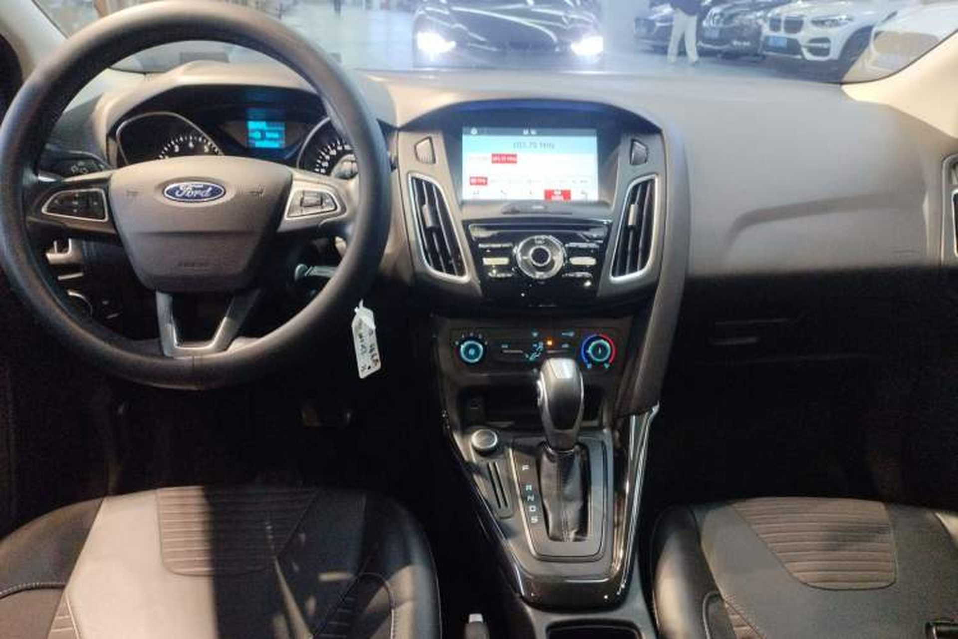 Used Ford Focus 2018 Hatchback Classic 1.6L Automatic Trendy SmartDrive Edition Center Console