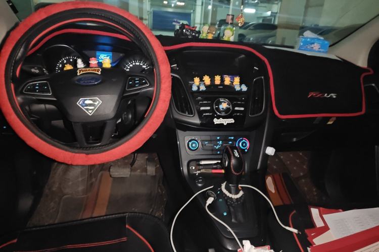 Used Ford Focus 2018 Hatchback Classic 1.6L Automatic Trendy SmartDrive Edition Center Console