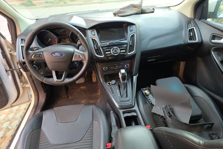 Used Ford Focus 2018 Hatchback Classic 1.6L Automatic Trendy SmartDrive Edition Center Console