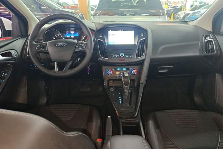 Used Ford Focus 2018 Hatchback Classic EcoBoost 180 Automatic Elite Model Center Console