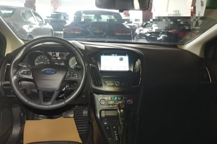 Used Ford Focus 2018 Sedan Classic EcoBoost 180 Automatic Elite Model Center Console