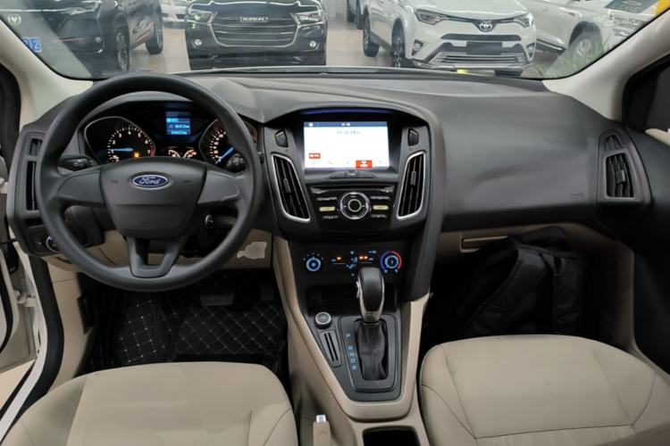 Used Ford Focus 2018 Sedan Classic 1.6L Automatic Comfort Plus Smart Drive Version Center Console