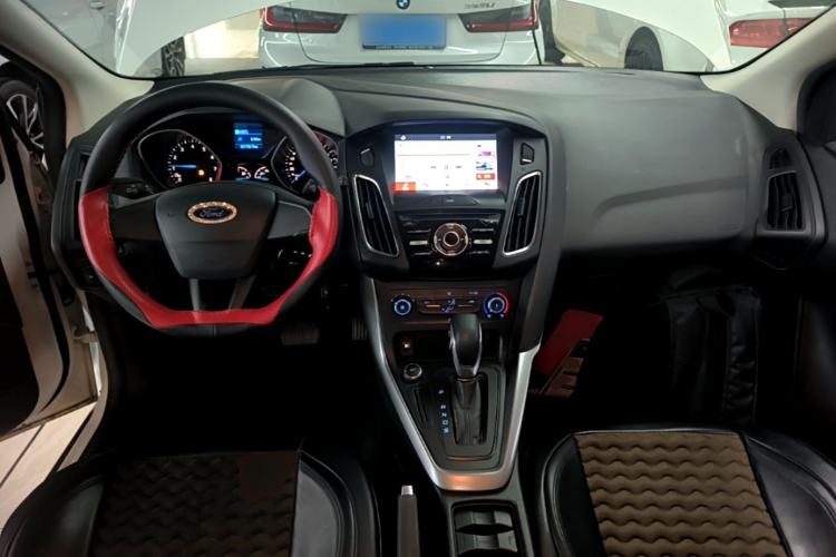 Used Ford Focus 2018 Hatchback Classic 1.6L Automatic Comfort Plus SmartDrive Edition Center Console
