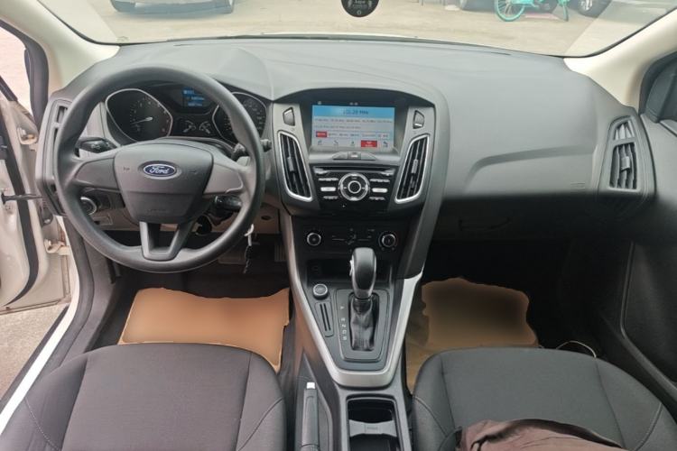 Used Ford Focus 2018 Hatchback Classic 1.6L Automatic Comfort Plus SmartDrive Edition Center Console