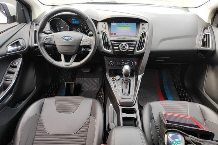 Used Ford Focus 2018 Hatchback Classic 1.6L Automatic Trendy SmartDrive Edition Center Console