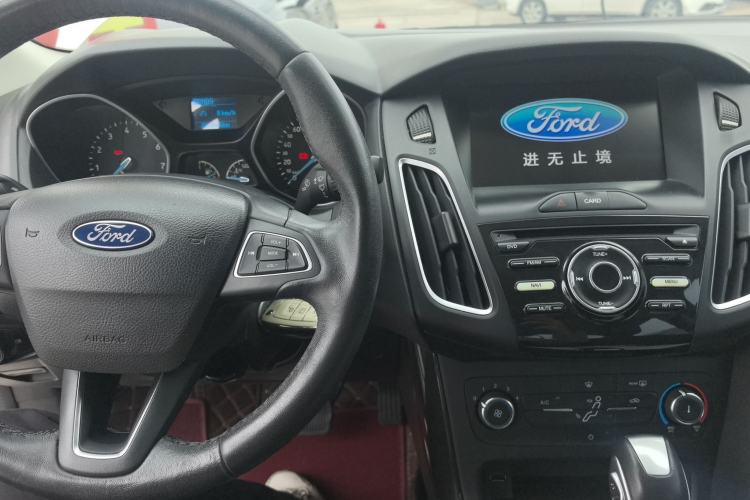 Used Ford Focus 2018 Sedan Classic 1.6L Automatic Trendy SmartDrive Edition Center Console