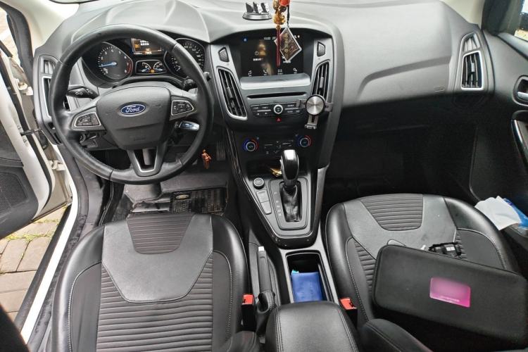 Used Ford Focus 2018 Hatchback Classic EcoBoost 180 Automatic Elite Model Center Console