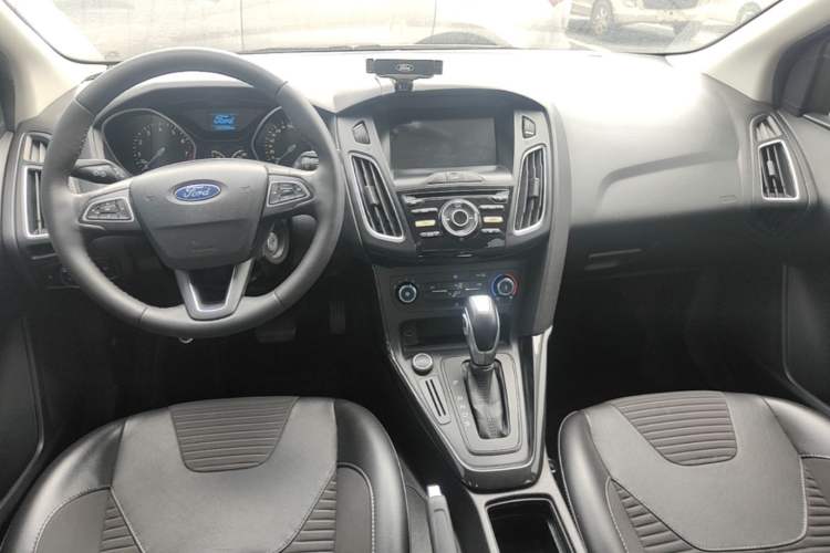 Used Ford Focus 2018 Sedan Classic 1.6L Automatic Trendy SmartDrive Edition Center Console