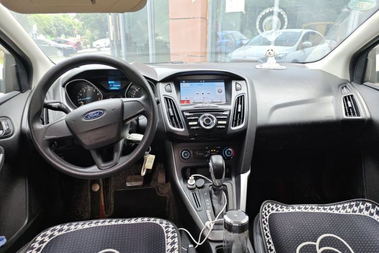 Used Ford Focus 2018 Hatchback Classic 1.6L Automatic Comfort Plus SmartDrive Edition Center Console