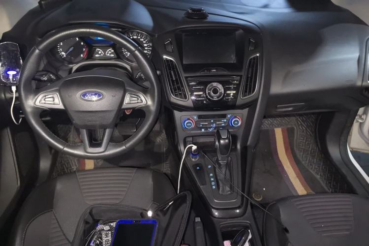 Used Ford Focus 2018 Two-Door Classic EcoBoost 125 Automatic Supercharged Style SmartDrive Edition Center Console