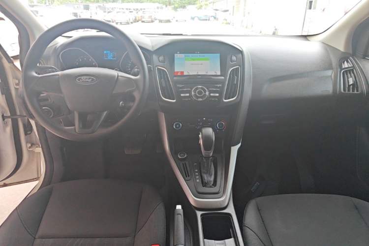 Used Ford Focus 2018 Hatchback Classic 1.6L Automatic Comfort Plus SmartDrive Edition Center Console