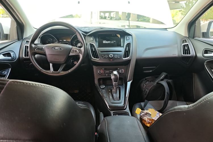 Used Ford Focus 2018 Sedan Classic EcoBoost 180 Automatic Elite Model Center Console