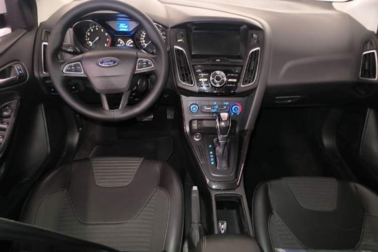 Used Ford Focus 2018 Sedan Classic 1.6L Automatic Trendy SmartDrive Edition Center Console