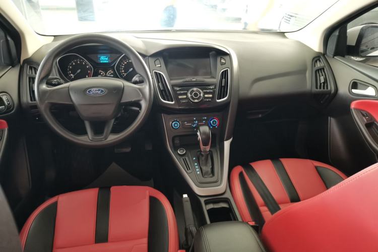 Used Ford Focus 2018 Hatchback Classic 1.6L Automatic Comfort Plus SmartDrive Edition Center Console