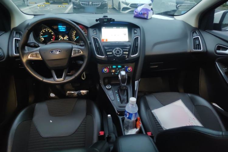 Used Ford Focus 2018 Two-Door Classic EcoBoost 125 Automatic Supercharged Style SmartDrive Edition Center Console