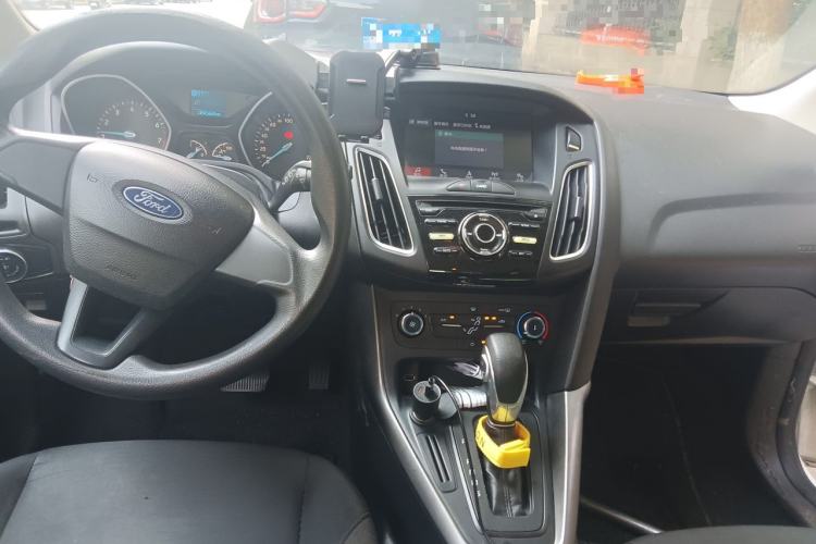 Used Ford Focus 2018 Hatchback Classic 1.6L Automatic Comfort Plus SmartDrive Edition Center Console