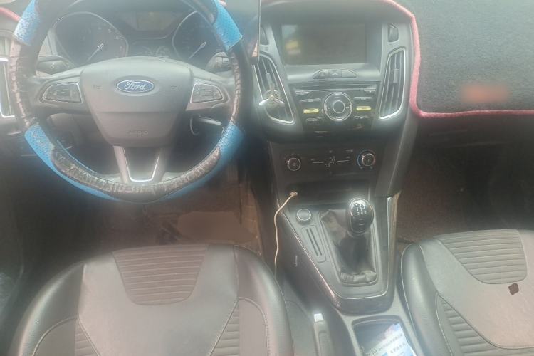 Used Ford Focus 2018 Sedan Classic 1.6L Manual Fashion Edition SmartDrive Version Center Console