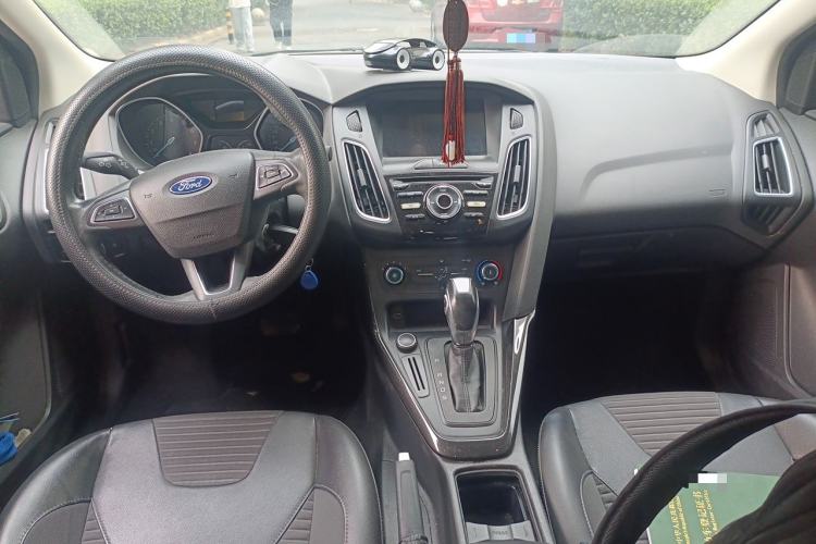 Used Ford Focus 2018 Sedan Classic 1.6L Automatic Trendy SmartDrive Edition Center Console