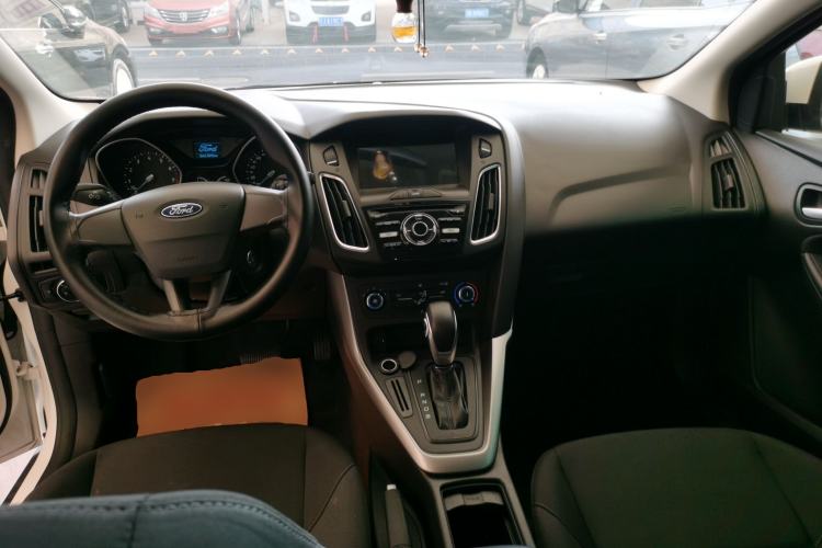 Used Ford Focus 2018 Hatchback Classic 1.6L Automatic Comfort Plus SmartDrive Edition Center Console