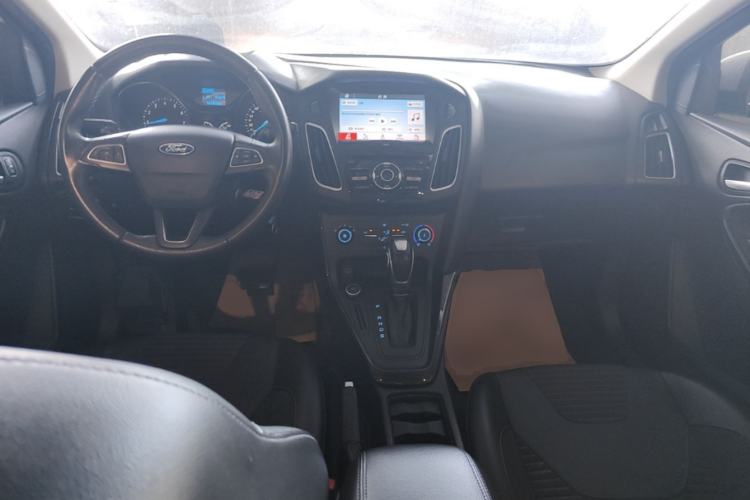 Used Ford Focus 2018 Hatchback Classic 1.6L Automatic Trendy SmartDrive Edition Center Console