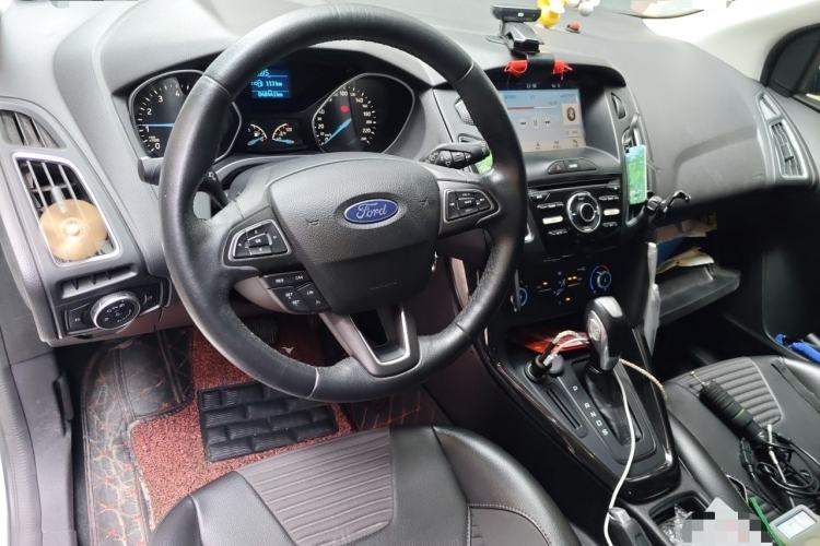 Used Ford Focus 2018 Hatchback Classic 1.6L Automatic Trendy SmartDrive Edition Center Console