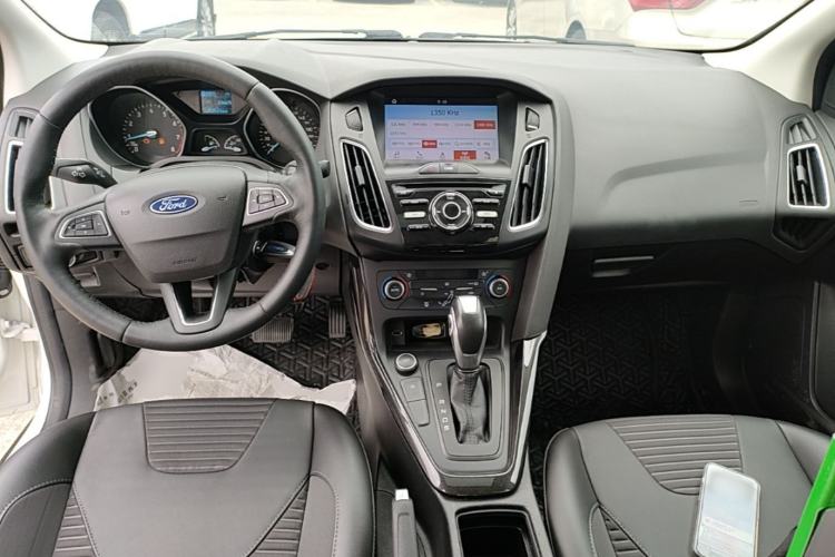 Used Ford Focus 2018 Sedan Classic EcoBoost 125 Automatic Supercharged Style SmartDrive Edition Center Console