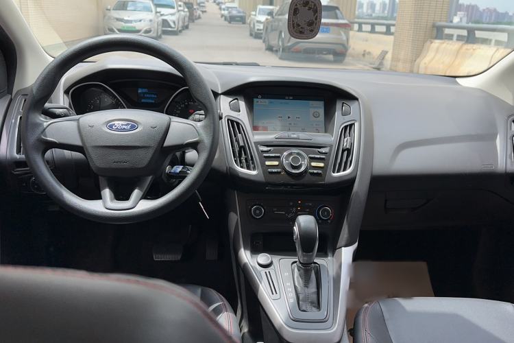 Used Ford Focus 2018 Hatchback Classic 1.6L Automatic Comfort Plus SmartDrive Edition Center Console