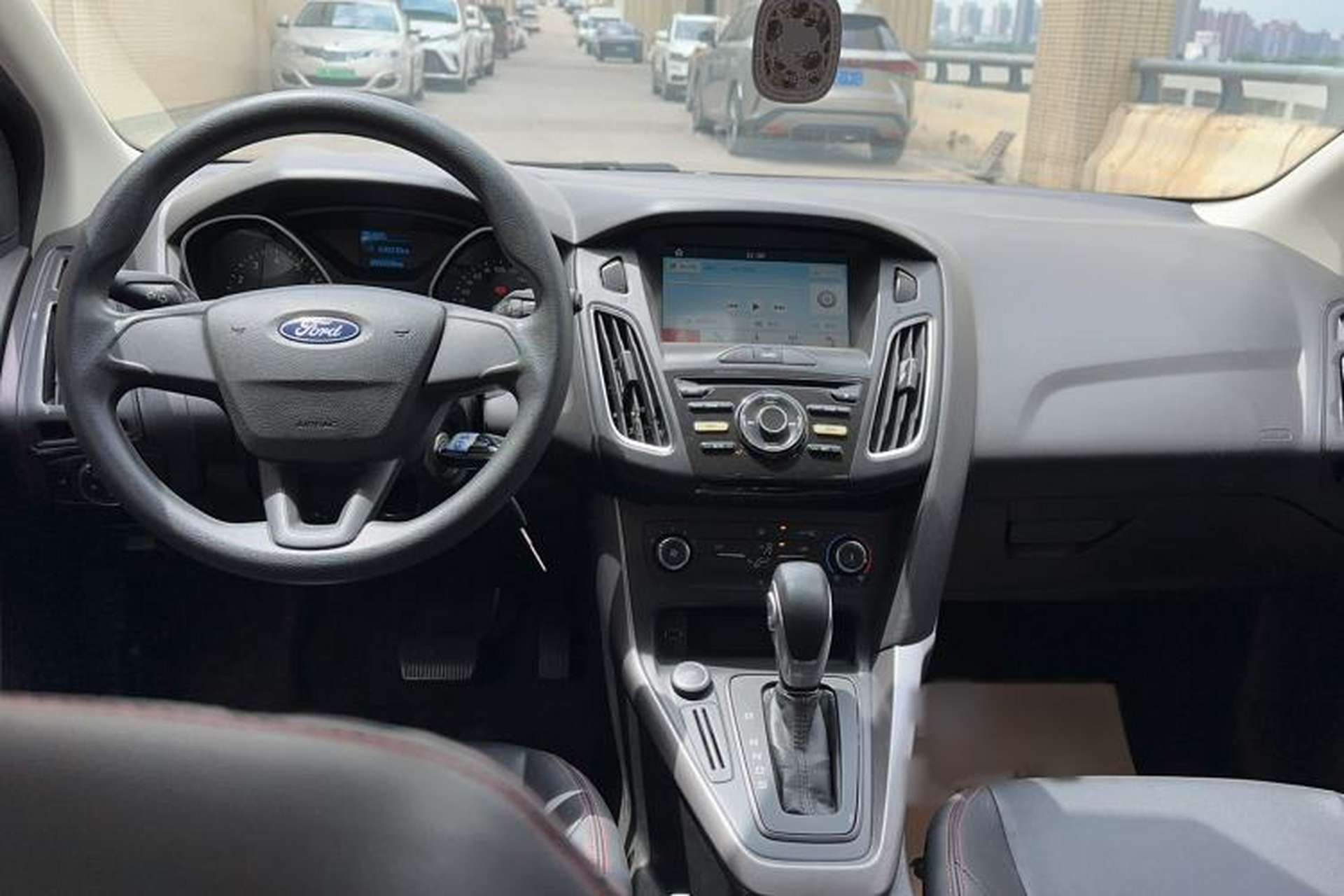 Used Ford Focus 2018 Hatchback Classic 1.6L Automatic Comfort Plus SmartDrive Edition Center Console