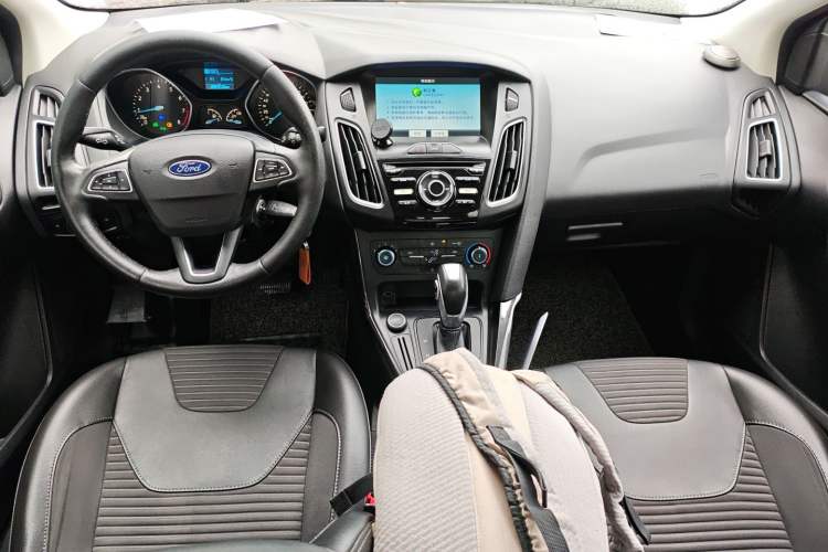 Used Ford Focus 2018 Sedan Classic 1.6L Automatic Trendy SmartDrive Edition Center Console