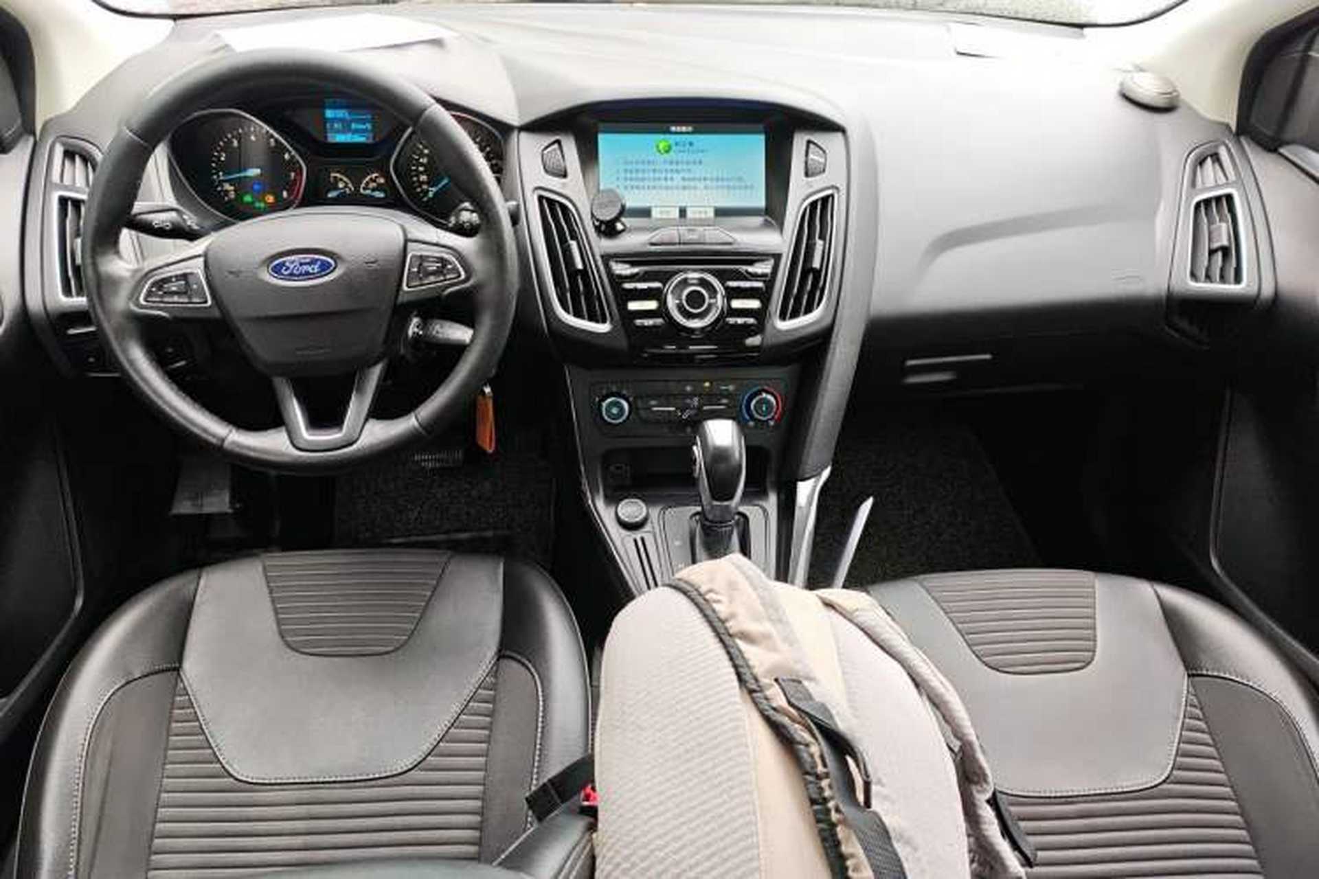Used Ford Focus 2018 Sedan Classic 1.6L Automatic Trendy SmartDrive Edition Center Console