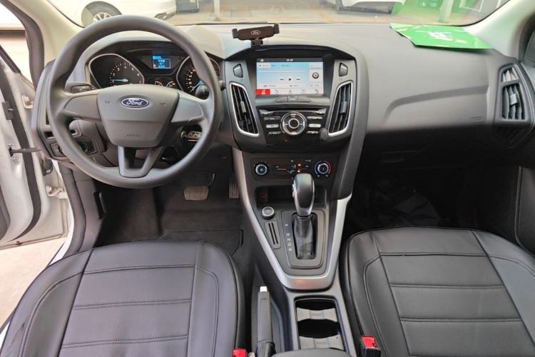 Used Ford Focus 2018 Hatchback Classic 1.6L Automatic Comfort Plus SmartDrive Edition Center Console