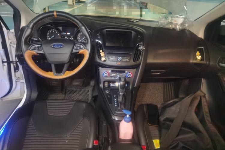 Used Ford Focus 2018 Hatchback Classic EcoBoost 180 Automatic Elite Model Center Console