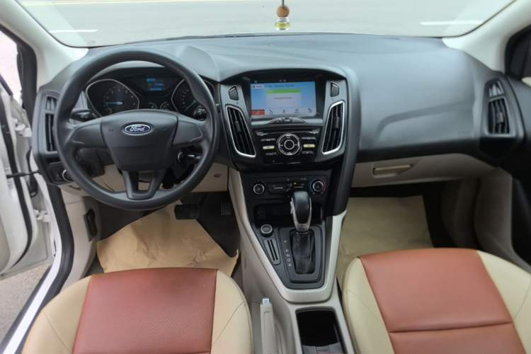 Used Ford Focus 2018 Sedan Classic 1.6L Automatic Comfort Plus Smart Drive Version Center Console
