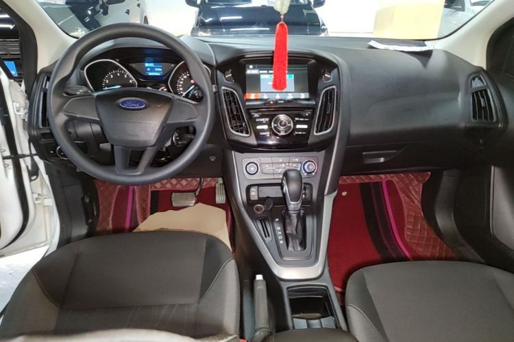 Used Ford Focus 2018 Hatchback Classic 1.6L Automatic Comfort Plus SmartDrive Edition Center Console