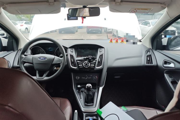 Used Ford Focus 2018 Hatchback Classic 1.6L Manual Comfort Plus SmartDrive Edition Center Console