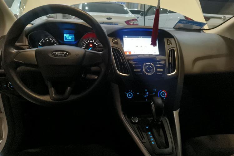 Used Ford Focus 2018 Hatchback Classic 1.6L Automatic Comfort Plus SmartDrive Edition Center Console