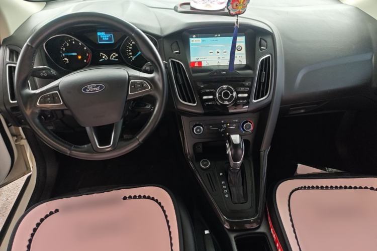 Used Ford Focus 2018 Hatchback Classic 1.6L Automatic Trendy SmartDrive Edition Center Console